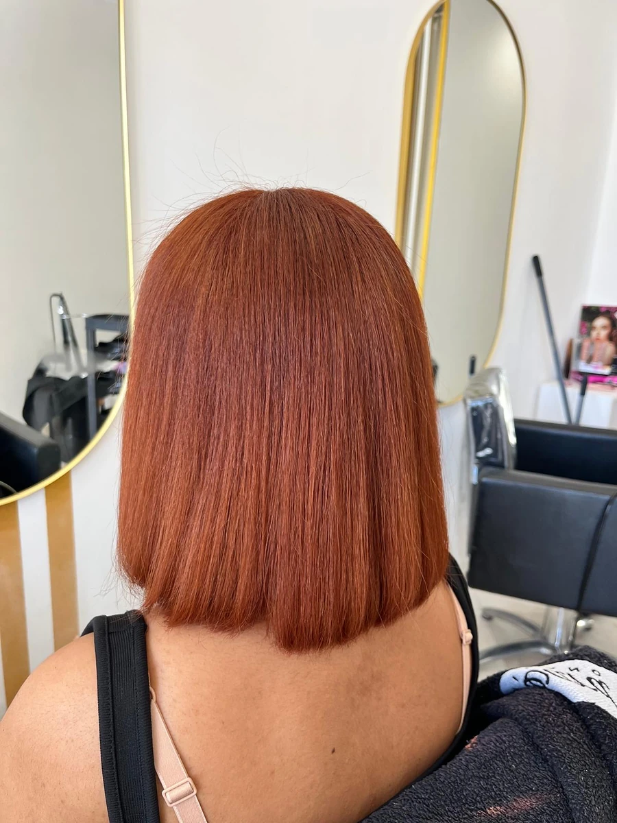 Corte bob liso em tom acobreado 7.4